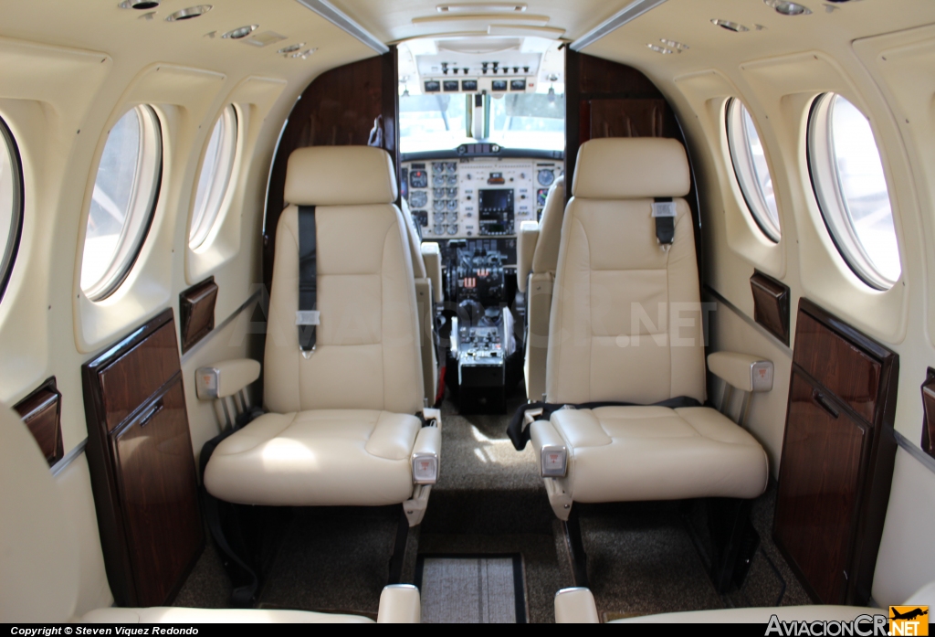 TI-AWM - Beechcraft King Air F90 - Privado