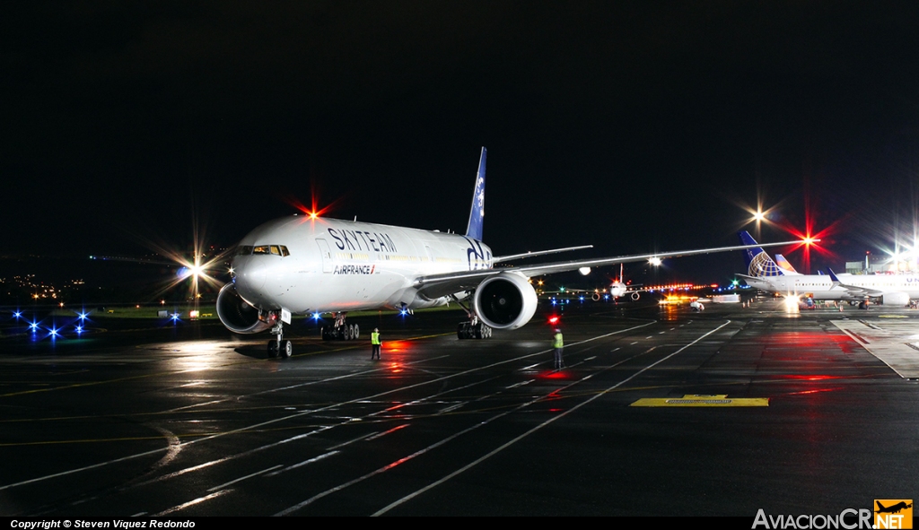 F-GZNN - Boeing 777-328ER - Air France